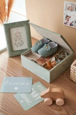 Coffret Cadeau Cadre + Boite à Compartiments En Velours Vert - Vertbaudet 12 Coffret Cadeau Cadre + Boite à Compartiments En Velours Vert - Vertbaudet -Magasin De Produits Pour Bébés coffret cadeau cadre boite a compartiments en velours 4