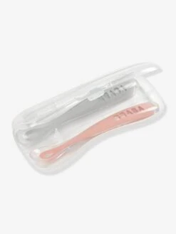 Lot De 2 Cuillères Ergonomiques D'apprentissage + Boîte De Transport BEABA Rose/gris - Beaba 10 Lot De 2 Cuillères Ergonomiques D'apprentissage + Boîte De Transport BEABA Rose/gris - Beaba -Magasin De Produits Pour Bébés lot de 2 cuilleres ergonomiques dapprentissage boite de transport beaba 3