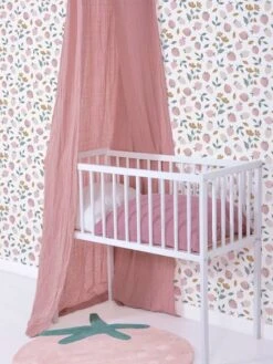 Papier Peint Fraises Louise LILIPINSO Rose Pâle - Lilipinso -Magasin De Produits Pour Bébés papier peint fraises louise lilipinso 1