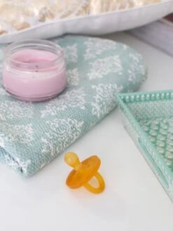 Sucette à Bout Rond Tout Latex 6 Mois+ SUAVINEX Naturel - Suavinex -Magasin De Produits Pour Bébés sucette a bout rond tout latex 6 mois suavinex 2