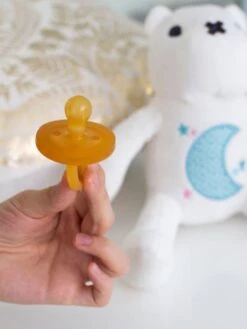 Sucette à Bout Rond Tout Latex 6 Mois+ SUAVINEX Naturel - Suavinex -Magasin De Produits Pour Bébés sucette a bout rond tout latex 6 mois suavinex 3